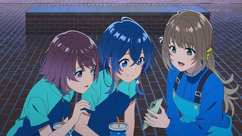 (4)