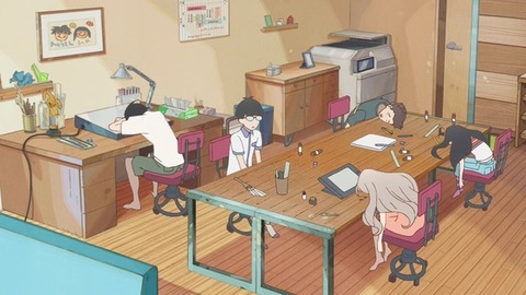 (4)