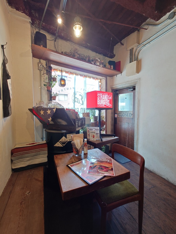 入口側の店内風景