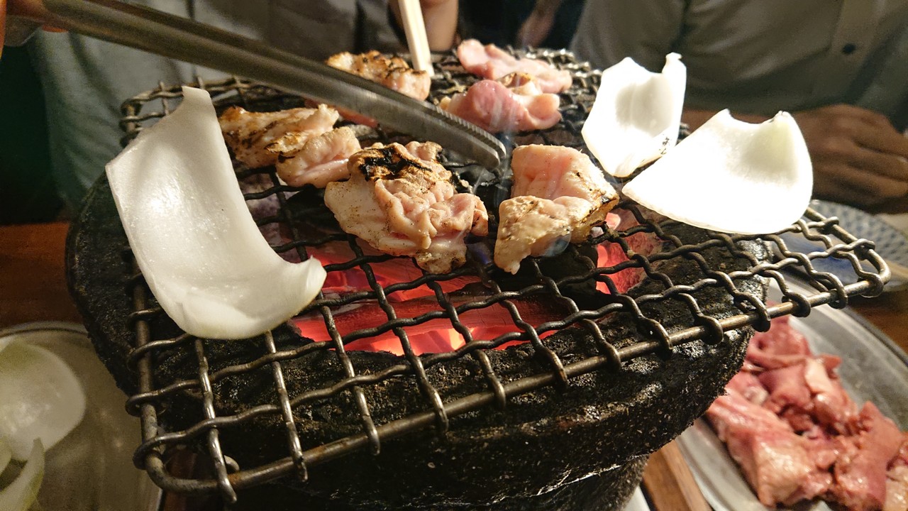 大宮 ホルモンを炭火でじっくり焼いて食べる 塩ホルモン 炭や がおいしくてはまりそう サラリーマンのランチ