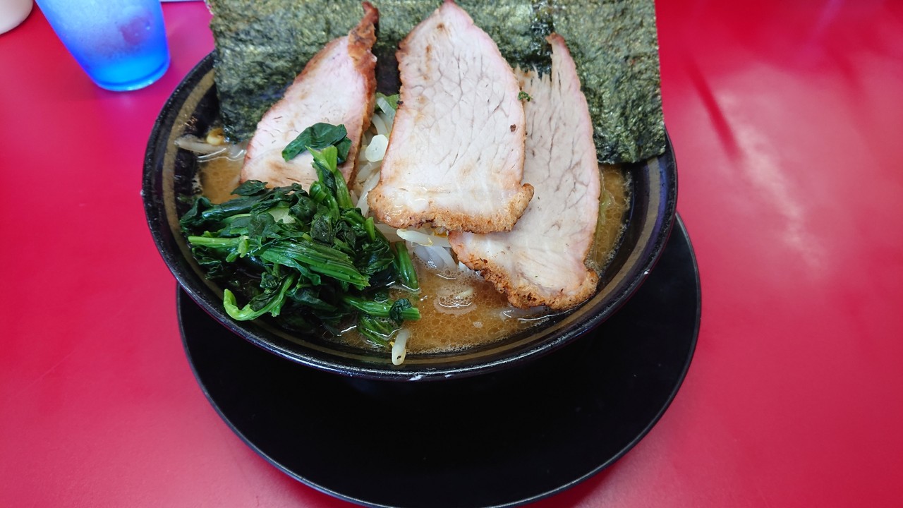 取手 家系ラーメンの人気店 王道家 の野菜チャーシュー麺 サラリーマンのランチ 取手 家系ラーメンの人気店 王道家 の野菜チャーシュー麺 サラリーマンのランチ