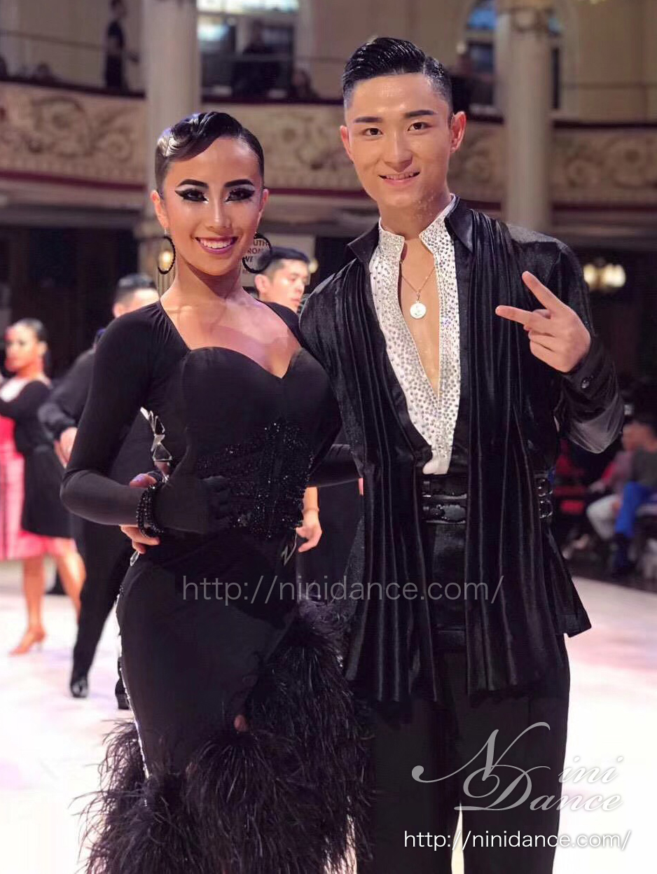 値下げしました❗️】社交ダンス ラテンドレス 黒のフリルと羽 VESA