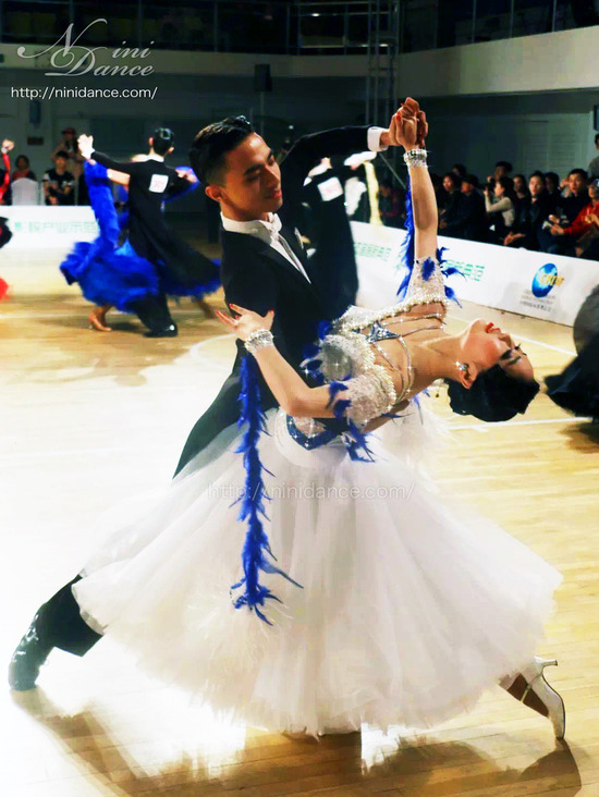 お得 フロート　羽根　ターキー 社交ダンス 　ホワイト フロート 羽根 ターキー 社交ダンス ホワイト