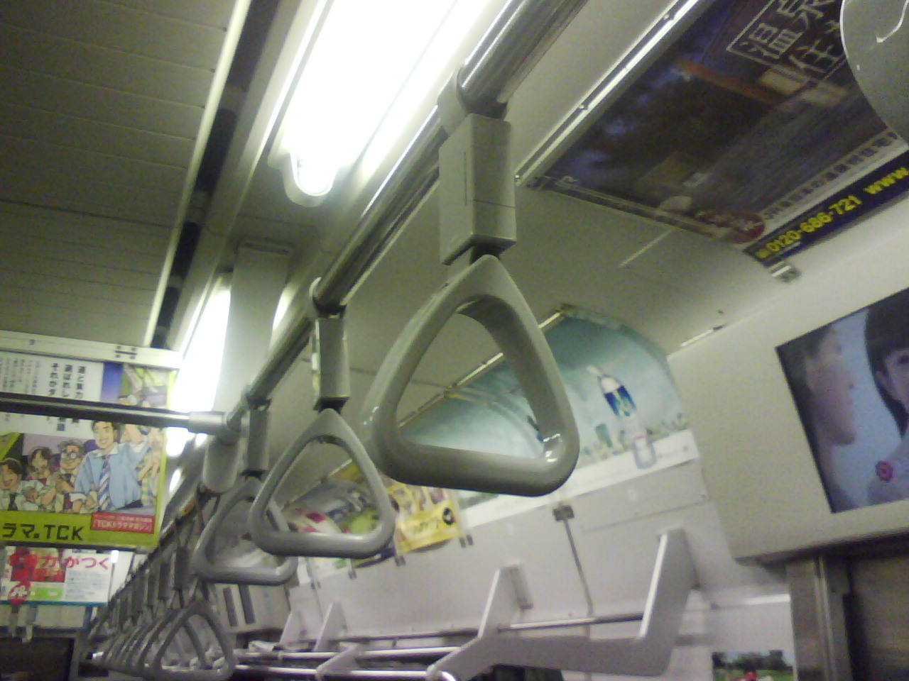 電車のつり革で懸垂していました 忍者 カッパのテニス 筋トレ エアロビクス