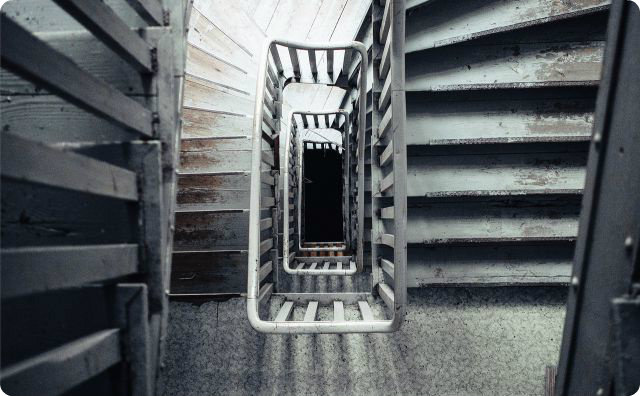 階段、奇妙な施設