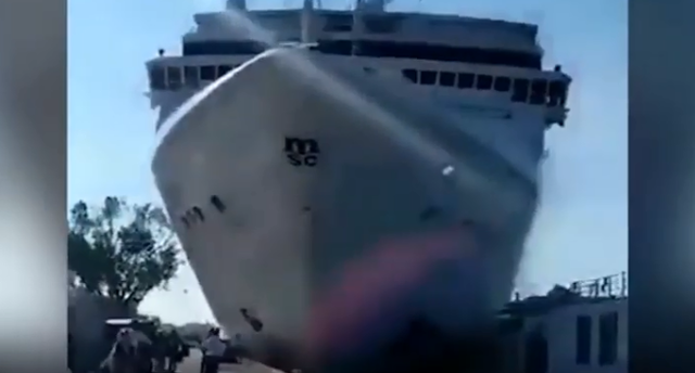 フェリー乗船中に前方から叫び声、直感的にヤバいと感じた出来事