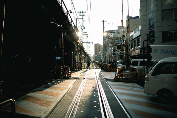 【ホラー】踏切に変な女の子が立っている…近づいたら異変が
