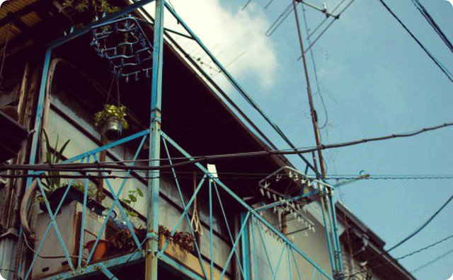 ベランダ-幽霊否定派の自分に霊感がついてしまった件