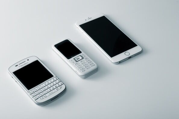 【人怖】携帯電話を拾い警察へ→持ち主が現れたんだが…