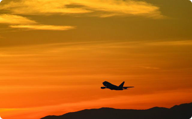 飛行機、夕方