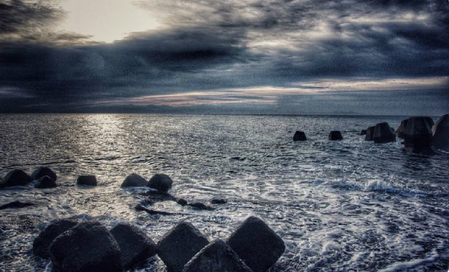 【怖い話】「海を見たらダメな日」←これ…