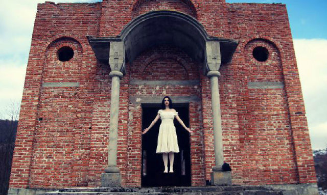 【壮絶】この家で20年間に起こった怪奇現象の数々。これはもう、人間が住める場所じゃない