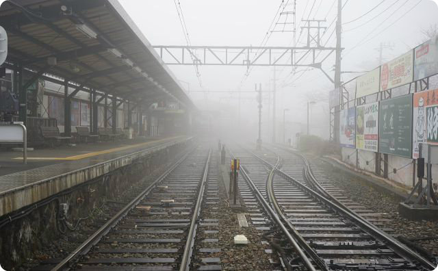 駅、ホーム、怖い話