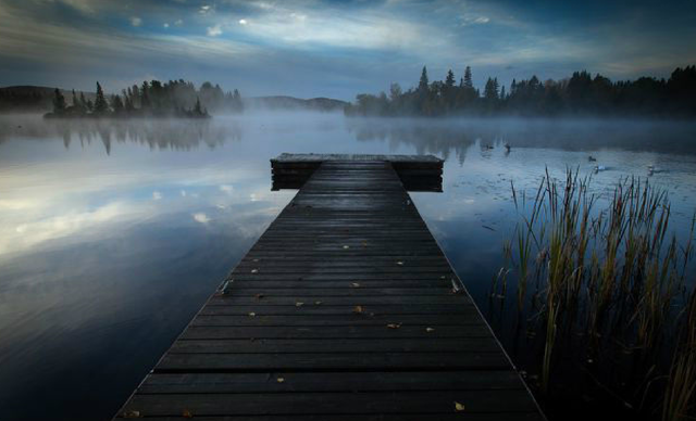 【恐怖】なんか海の上に、小さい人みたいなのいるんだが…