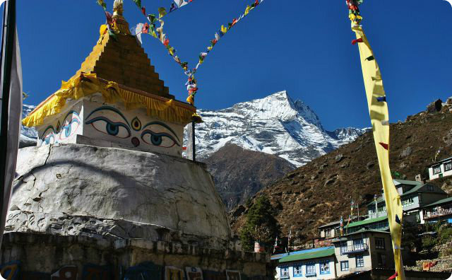 エベレストを下山中ずっと知らない男性が左隣にいたという