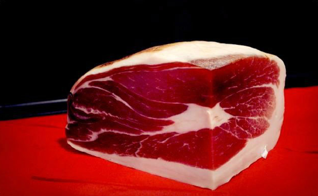 【気味が悪い】家の中によく生肉が落ちてる。誰か助けて…