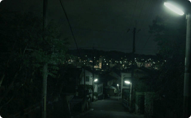 【マジで何これ】顔にボカシがかかったような謎のオッサンが出没している