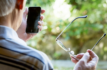 大量のスマホで ポケモンgo を一斉プレイする台湾の ポケモンgoおじいちゃん がさらに進化 自転車に67台ものスマホを孔雀模様に装着 任天党 にんてんとう 大量のスマホで ポケモンgo を一斉プレイする台湾の ポケモンgoおじいちゃん がさらに進化 自転車に67台ものスマホを孔雀模様に装着 任天党 にんてんとう