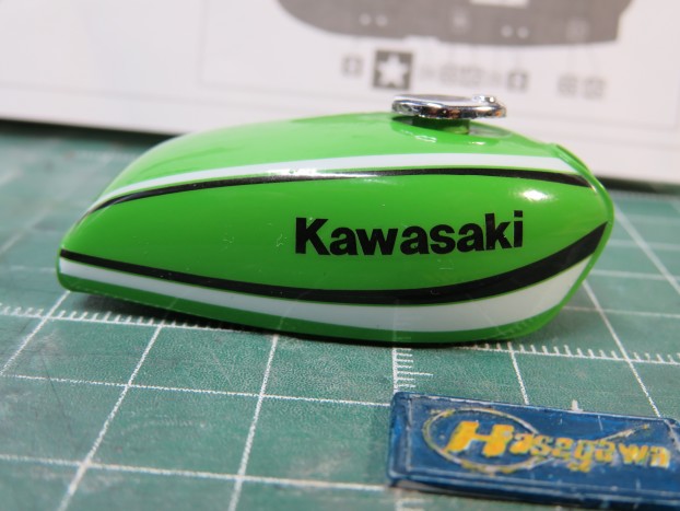 タンクのフタが面白い(ハセガワ1/12カワサキKH-400製作記 タンクのフタが面白い(ハセガワ1/12カワサキKH-400製作記