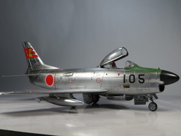 ハセガワ　F-86D　セイバードッグ 1/72 　プラモデル完成品 ハセガワ 1/72 F-86D セイバードッグ 完成品HASEGAWA飛行機模型