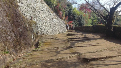 岡城址入口3