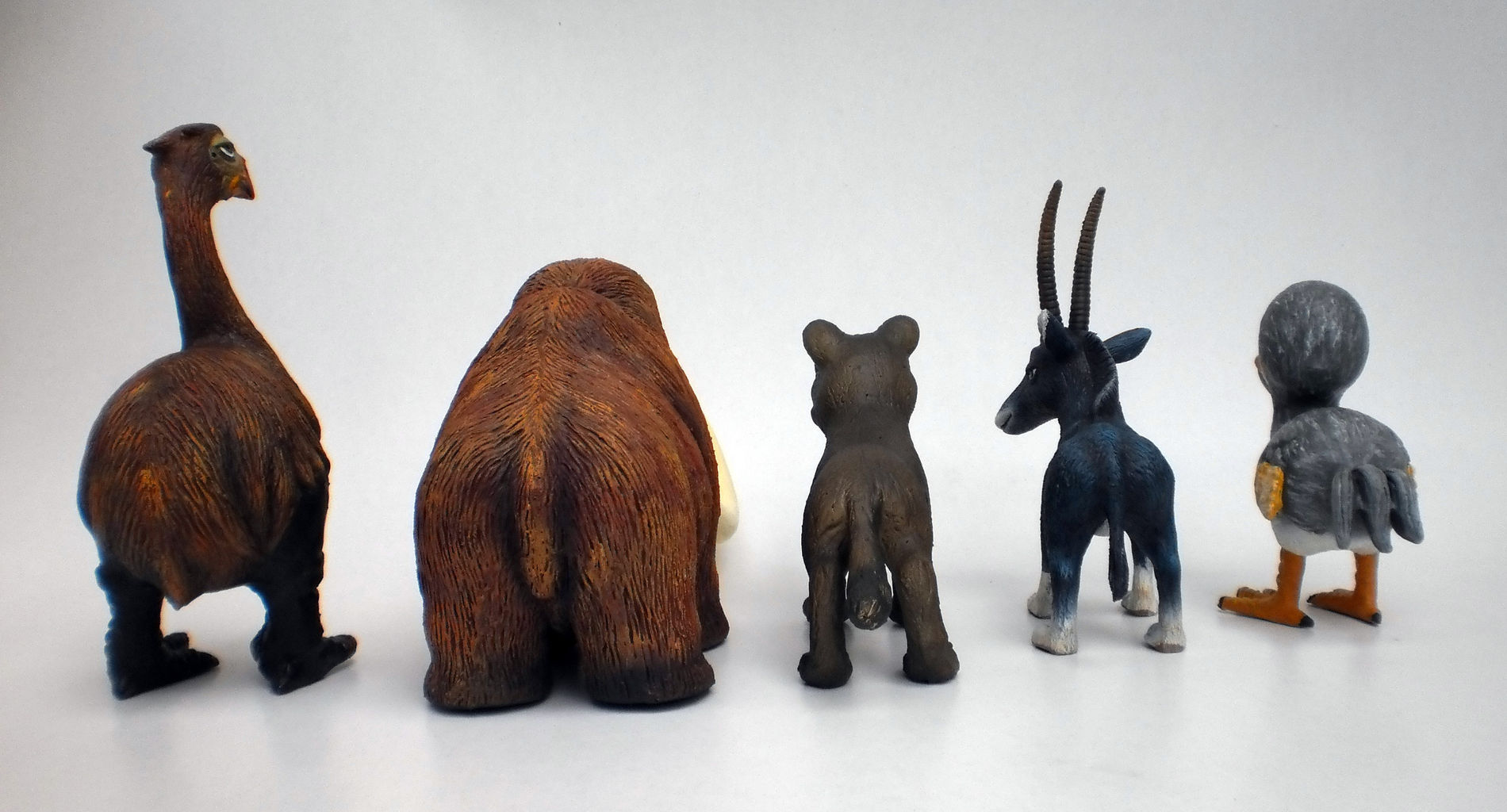 宮川アジュさんとのコラボで、天然ゴムフィギュアの絶滅動物シリーズ