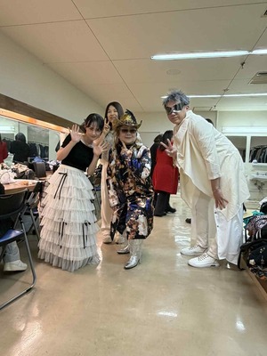 Messenger_creation_449135B4-7154-4F0C-B2B8-9B158DCB150E