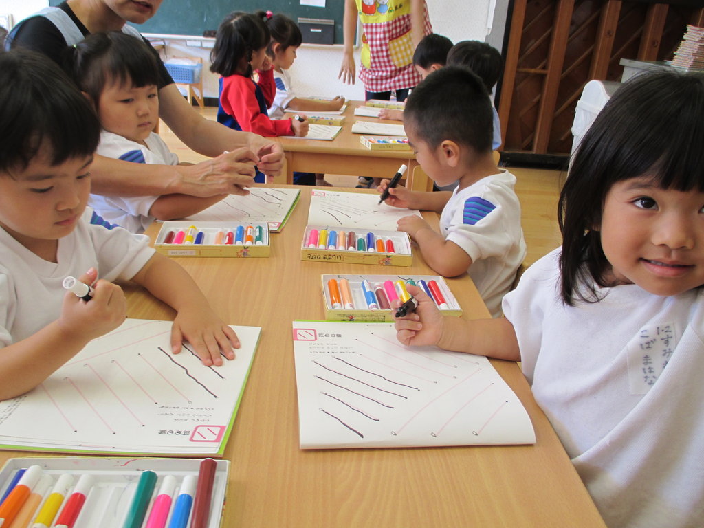 10月11日 線遊び 外遊びなど 認定こども園 西諫早幼稚園 10月11日 線遊び 外遊びなど 認定こども園 西諫早幼稚園