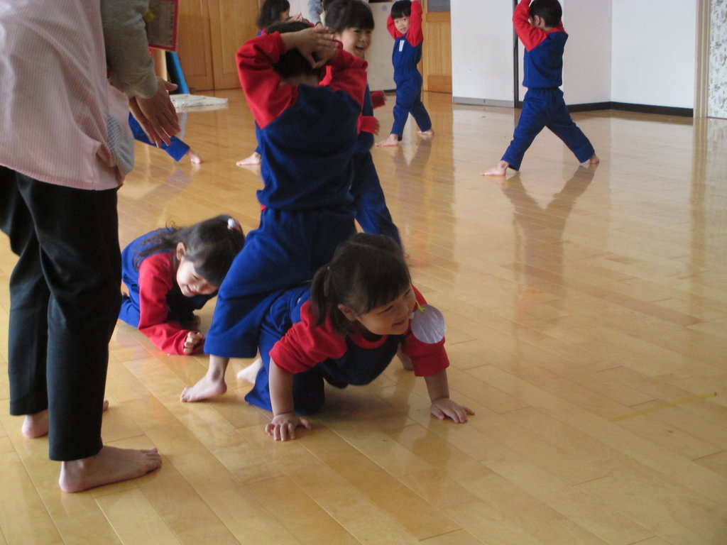 12月2日 ばら組 たんぽぽ組 すみれ組体育教室など 認定こども園 西諫早幼稚園 12月2日 ばら組 たんぽぽ組 すみれ組体育教室など 認定こども園 西諫早幼稚園