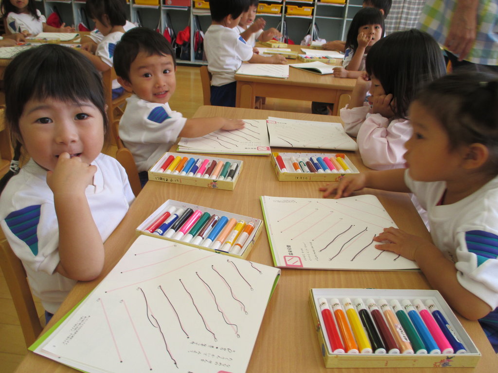 10月11日 線遊び 外遊びなど 認定こども園 西諫早幼稚園 10月11日 線遊び 外遊びなど 認定こども園 西諫早幼稚園