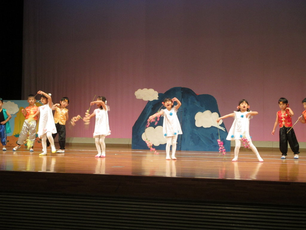 １１月１７日 ばら ゆり たんぽぽ すみれ もも組 お遊戯会総練習 認定こども園 西諫早幼稚園
