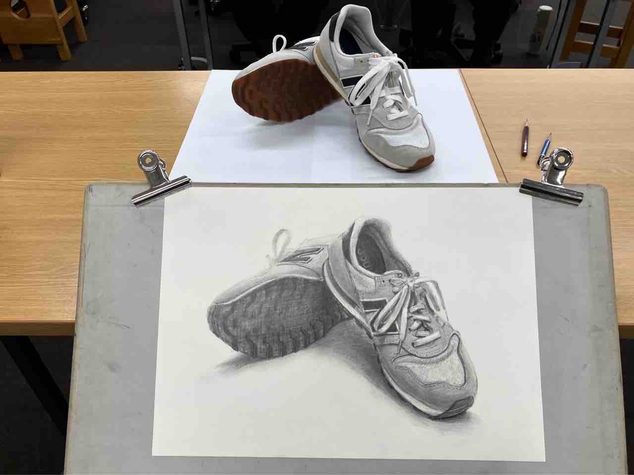 自分の靴の油絵デッサン ニューバランスのデッサン : 西滝直人 アトリエ日記