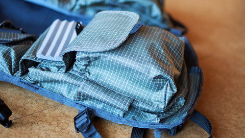 フィッシングベストにデジカメを収納_5