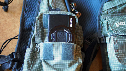 フィッシングベストにデジカメを収納_1
