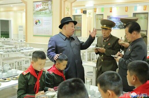 【画像】北朝鮮 金正恩総書記のファッション、カッコイイよね！？