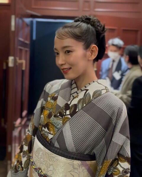 吉岡里帆、アイナ・ジ・エンドとのツーショット「国宝級に艶やか」