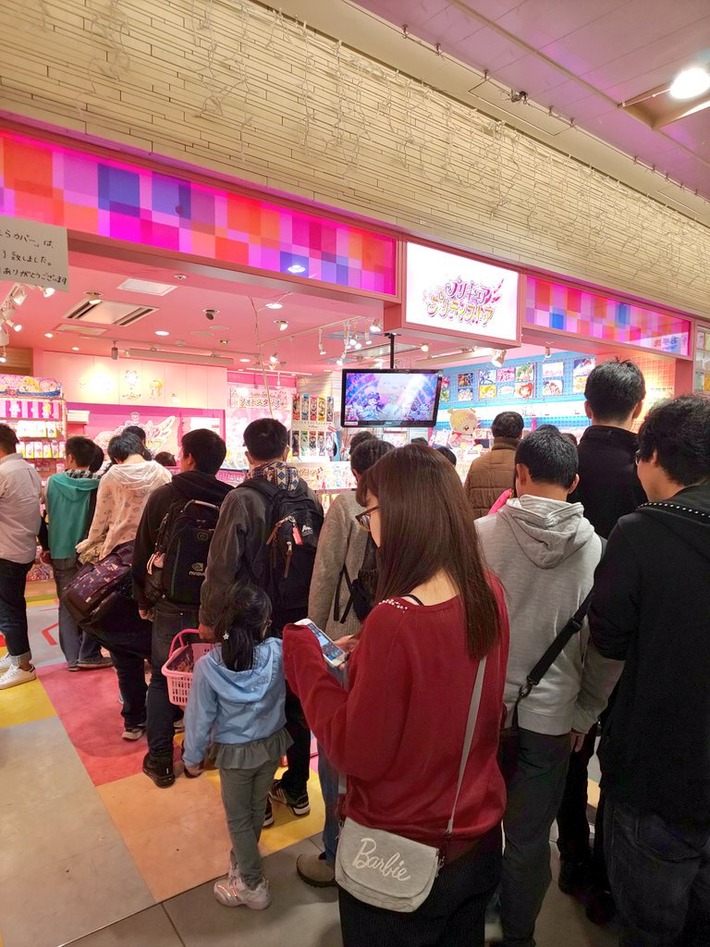 【悲報】プリキュアショップに行列を作る大きなお友達が気持ち悪すぎると話題に……こんなん子供泣くだろ……