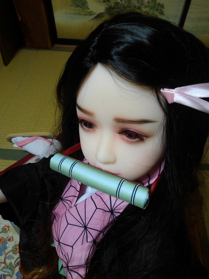 【画像】ラブドール買ったからエチエチ鬼滅コスプレさせたでｗｗｗ