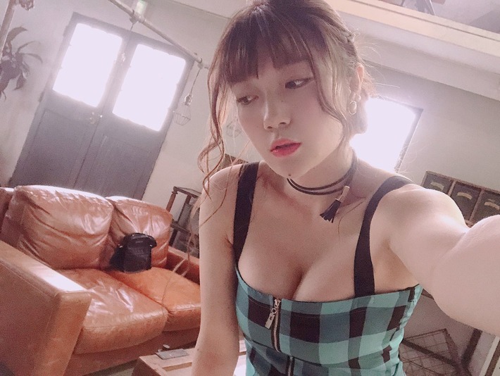 【朗報】声優の井澤さん、がっつりおっぱいを見せてしまう・・・