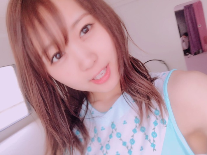 【悲報】人気声優・芹澤優さん、SNSにあげた写真に男が映り込み声豚がざわつくｗｗｗ
