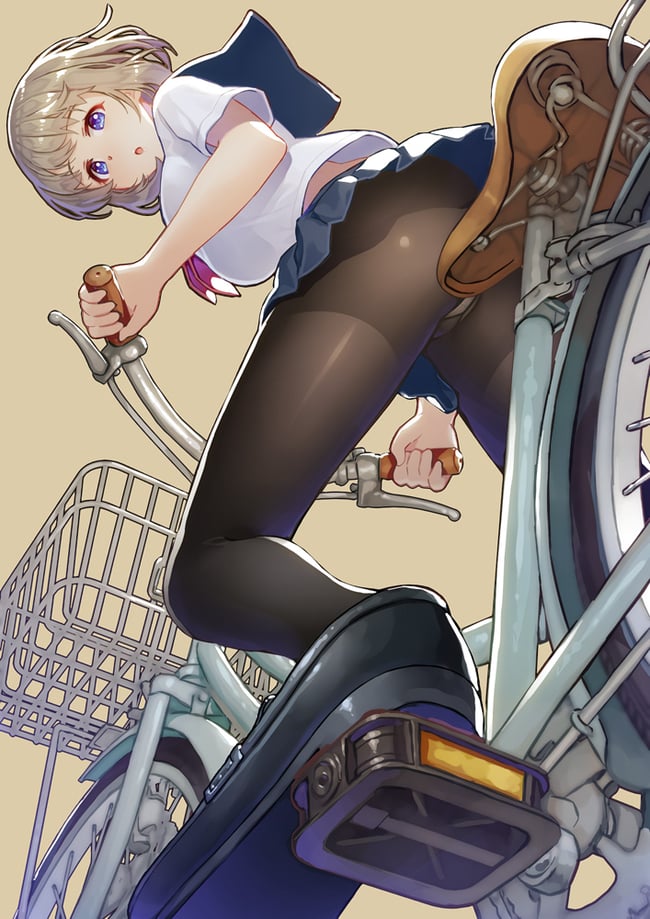 ローアングル　エロ画像 (9)