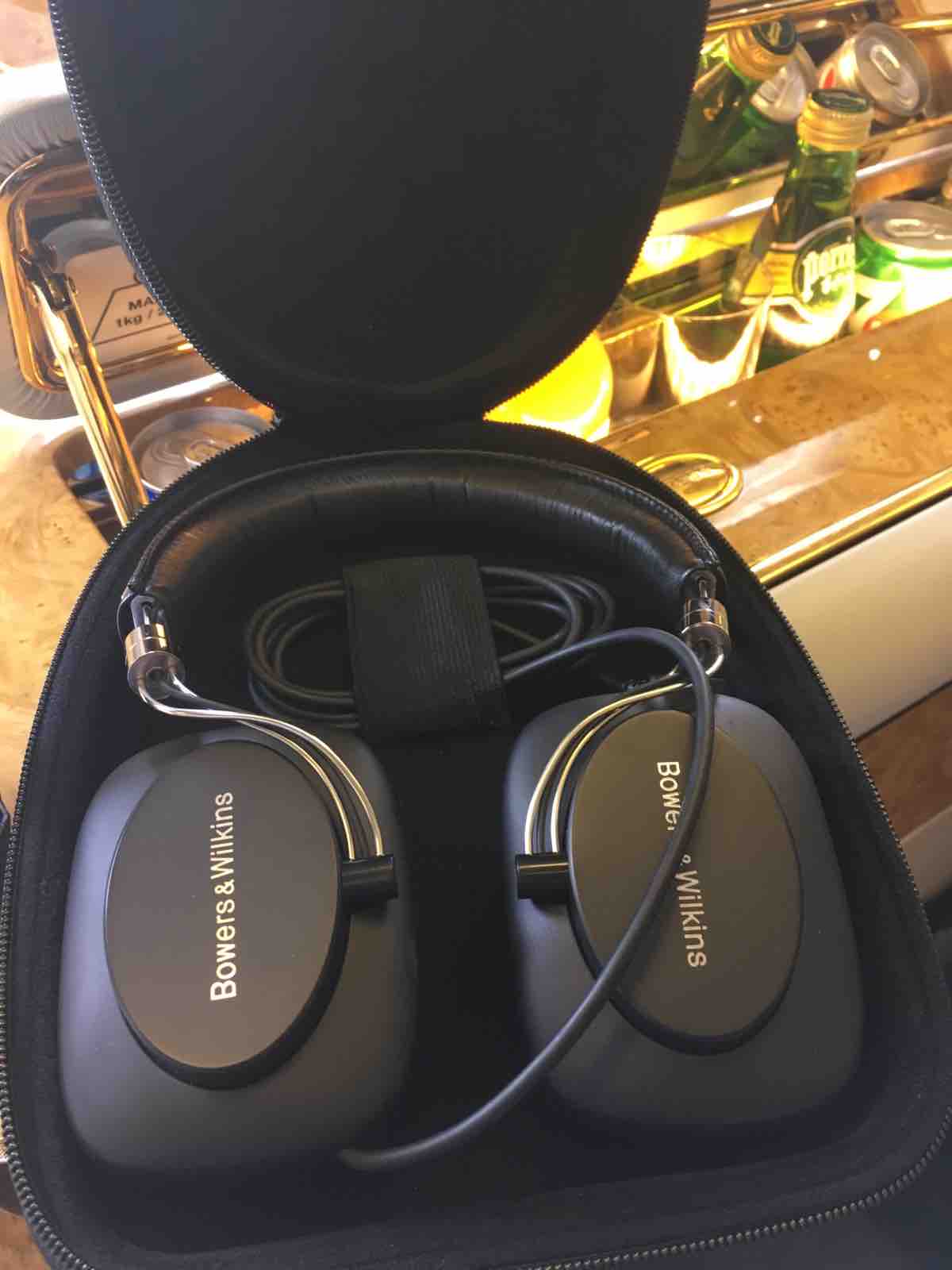 エミレーツ航空 ファーストクラス ヘッドホン Bowers & Wilkins