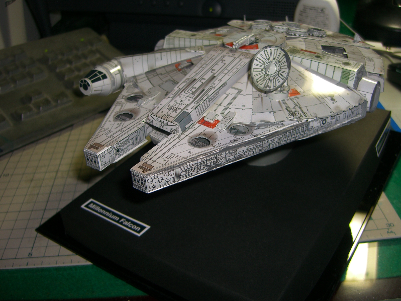 ミレニアムファルコン 素人のペーパークラフト製作日記
