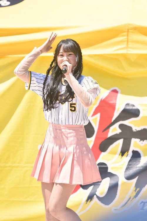 FUYiXglaUAEBk8Q