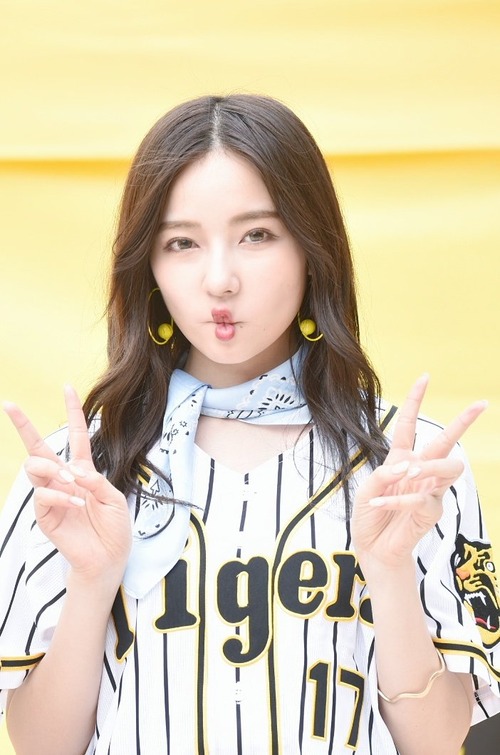 D-8TBM-UYAEHpTD