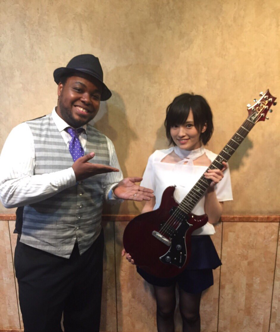 Nmb48山本彩 クリス ハートからギターをプレゼントされる Nmb48まとめスピリッツ