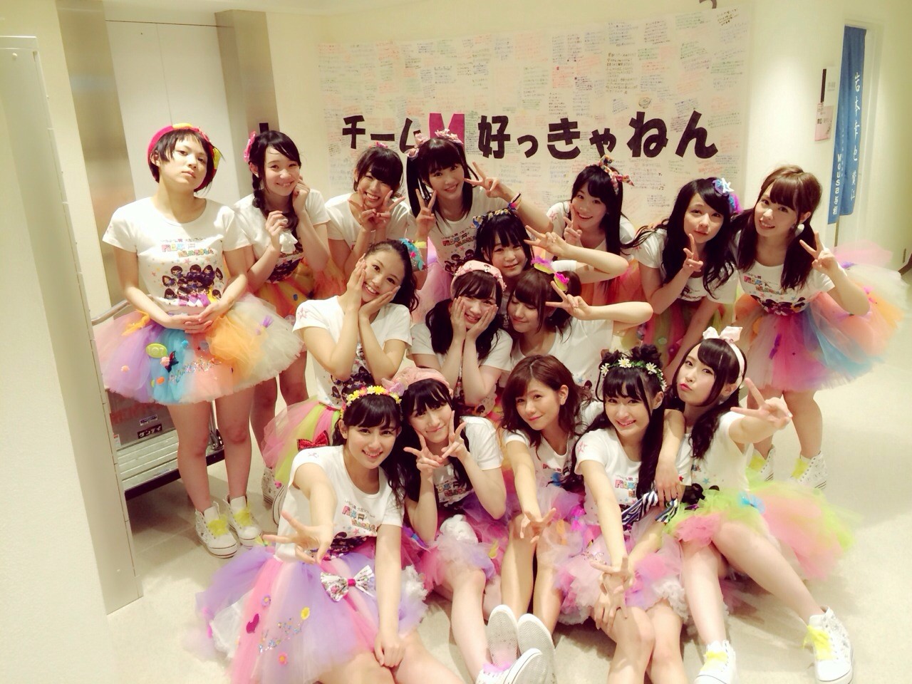 Nmb48 オタの寄書き入り横断幕にチームmのメンバーが涙 Nmb48まとめスピリッツ Nmb48 オタの寄書き入り横断幕にチームmのメンバーが涙 Nmb48まとめスピリッツ