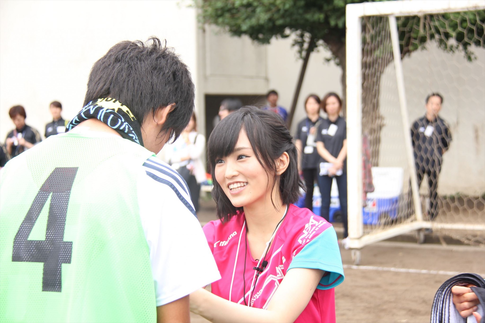 Nmb48山本彩が ミズノ部活応援宣言 のサプライズイベントで東京都立小平南高等学校を訪問し マネージャーに挑戦 Nmb48まとめスピリッツ