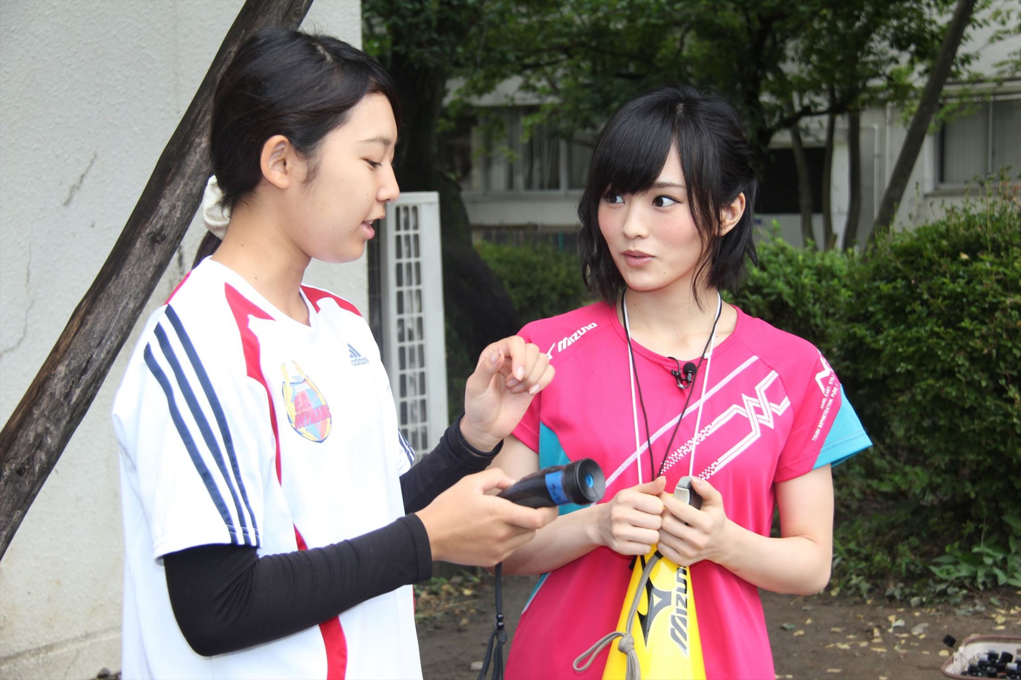 Nmb48山本彩が ミズノ部活応援宣言 のサプライズイベントで東京都立小平南高等学校を訪問し マネージャーに挑戦 Nmb48まとめスピリッツ