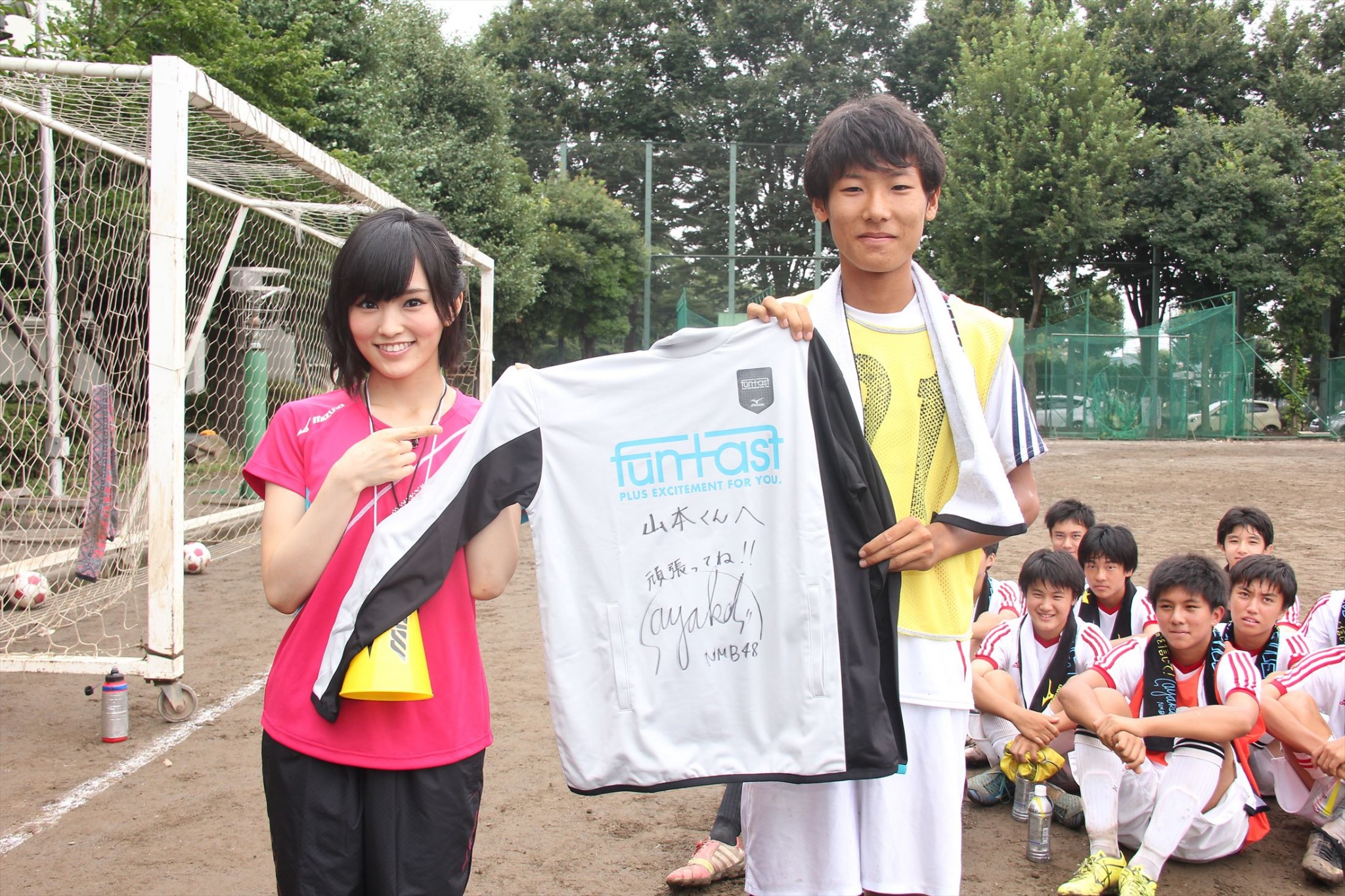 Nmb48山本彩が ミズノ部活応援宣言 のサプライズイベントで東京都立小平南高等学校を訪問し マネージャーに挑戦 Nmb48まとめスピリッツ